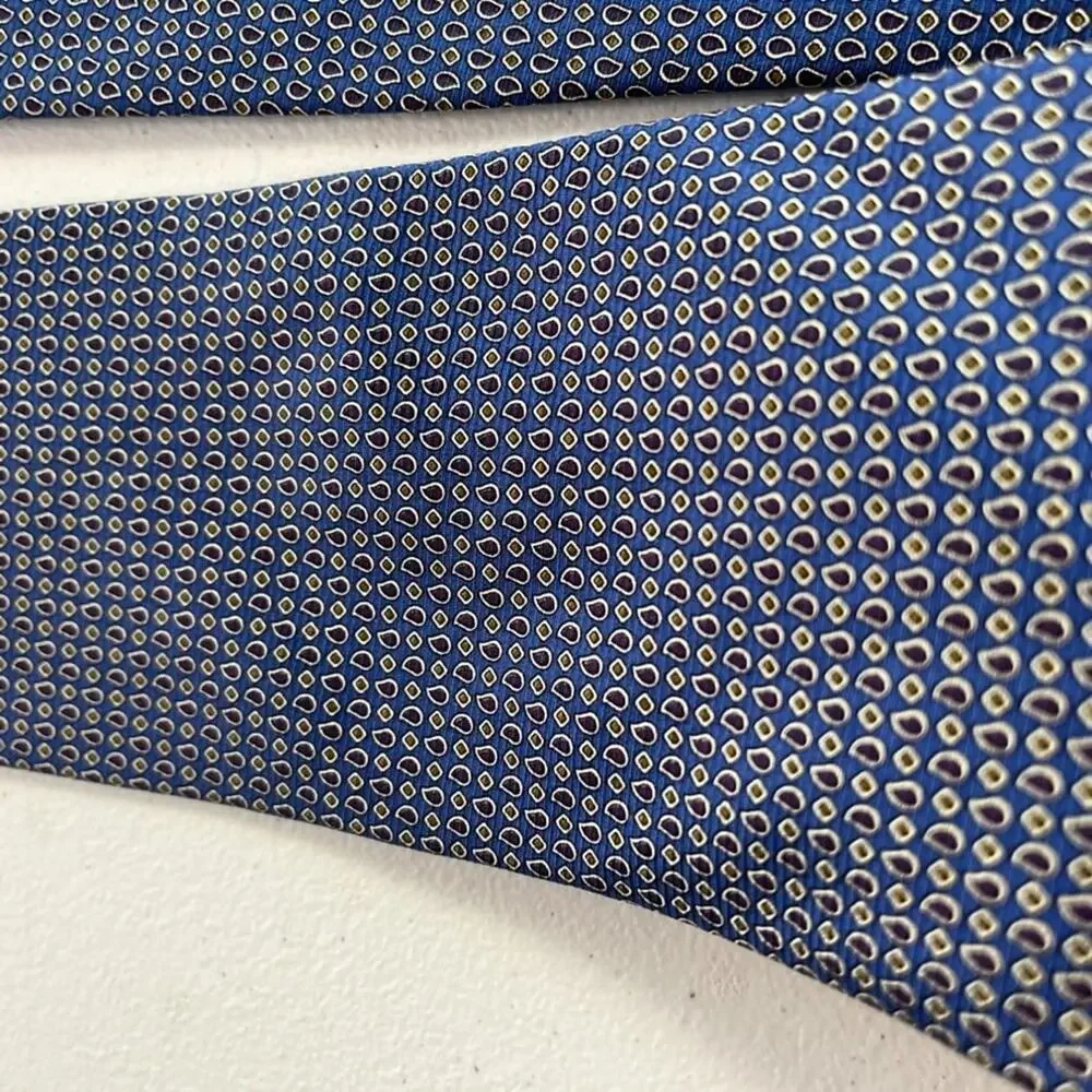 Brooks Brothers Makers Silk Necktie Hand Finished in USA Geometric Pattern Blue